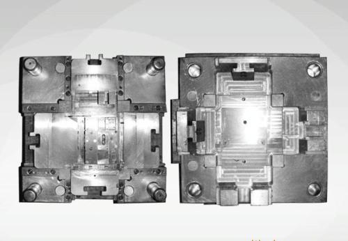 深圳塑膠模具廠家：塑膠模具成型部份